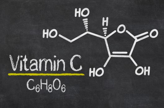 Tāfele ar C vitamīna ķīmisko formulu